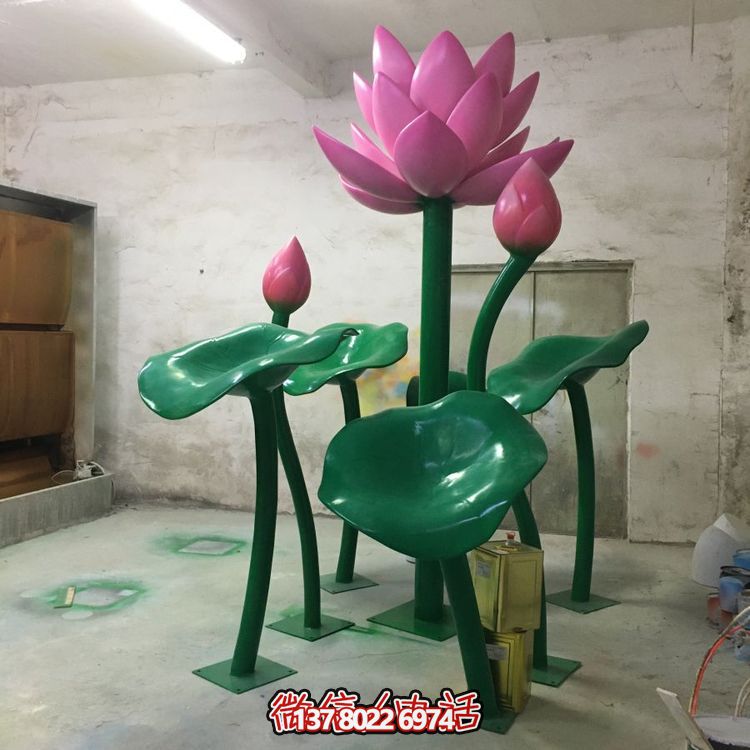大型不銹鋼彩繪蓮花擺件，為游樂場、商場、戶外公園增色