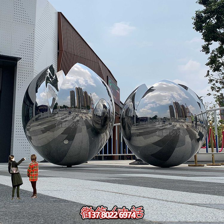 大型不銹鋼鏡面球體雕塑，為你的戶外空間增添獨特氣息