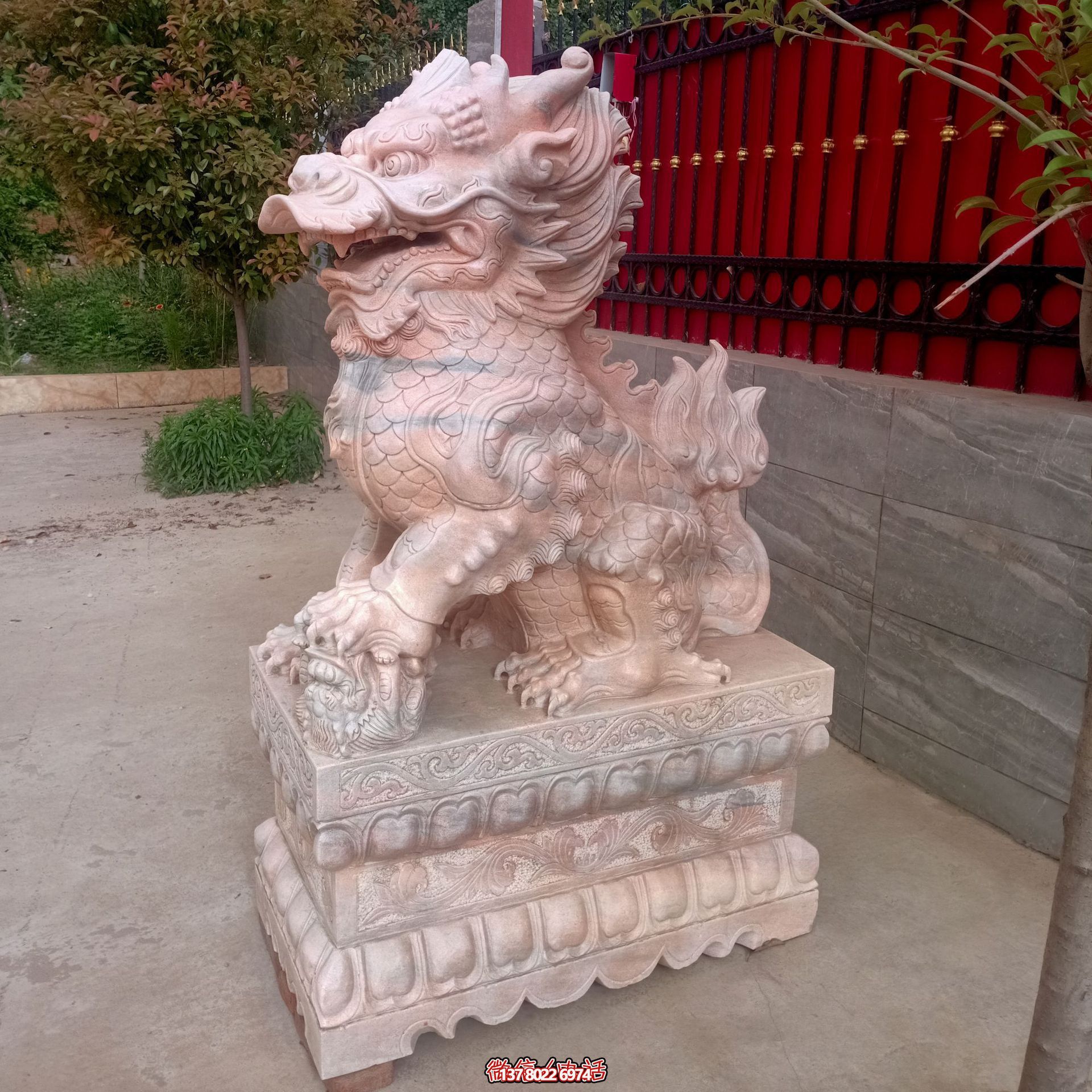 大型仿真麒麟雕塑，增添寺廟園林景觀紅晚霞之美