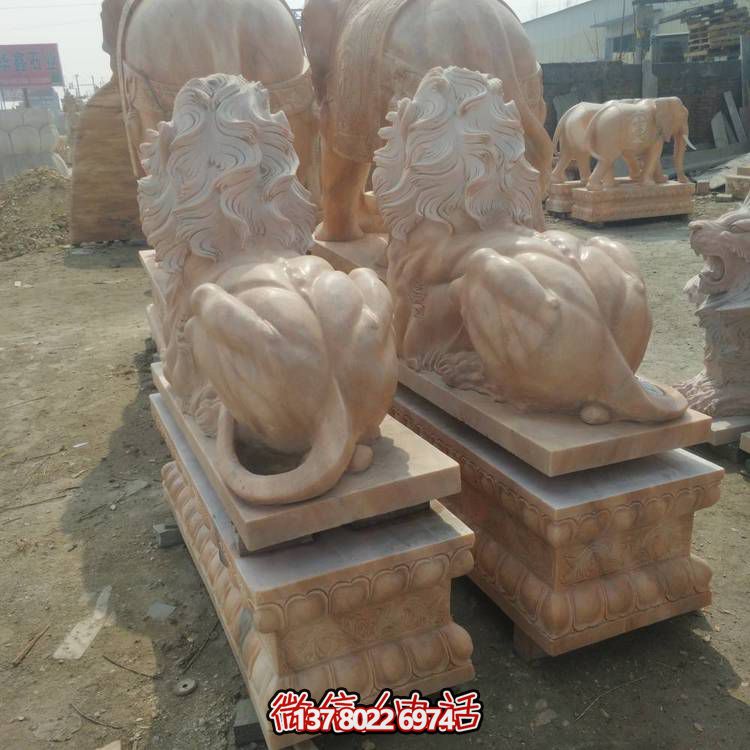 大型西方獅子雕塑，為酒店企業添彩