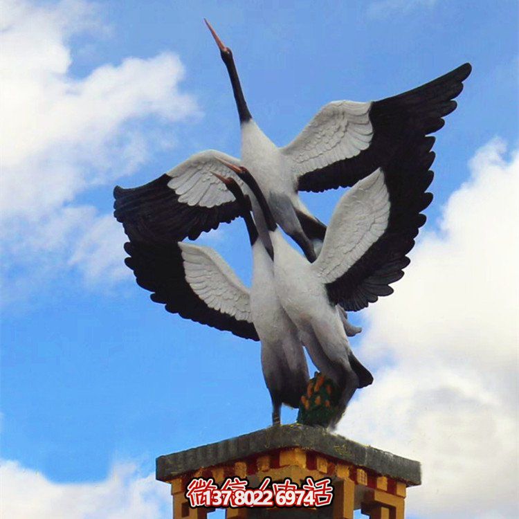 大型玻璃鋼仿真仙鶴雕塑，為公園廣場(chǎng)擺放
