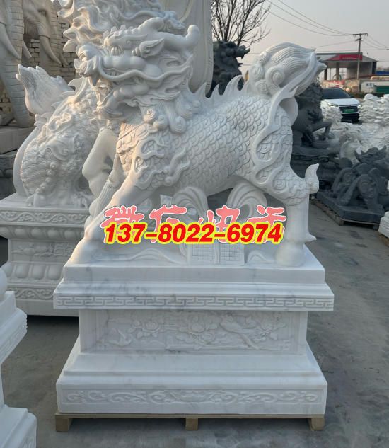 漢白玉麒麟景觀雕塑：祥瑞之姿，石雕藝術的璀璨綻放